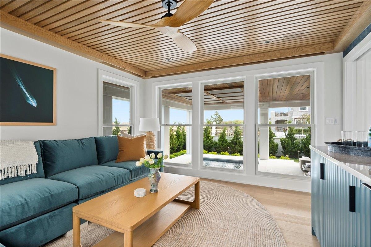 83 E 25th St Avalon, NJ 08202