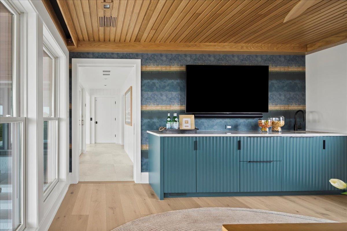 83 E 25th St Avalon, NJ 08202