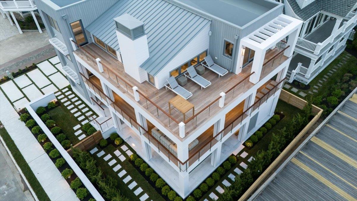 83 E 25th St Avalon, NJ 08202