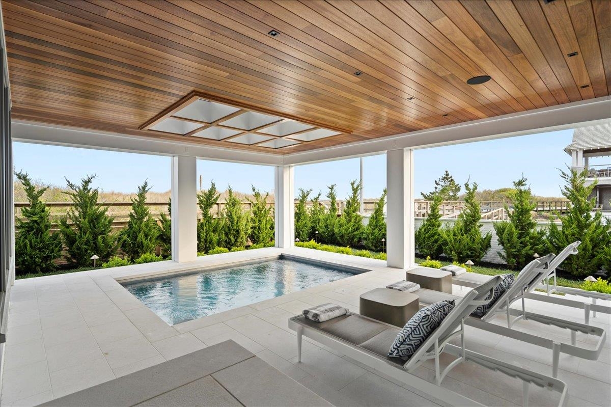 83 E 25th St Avalon, NJ 08202