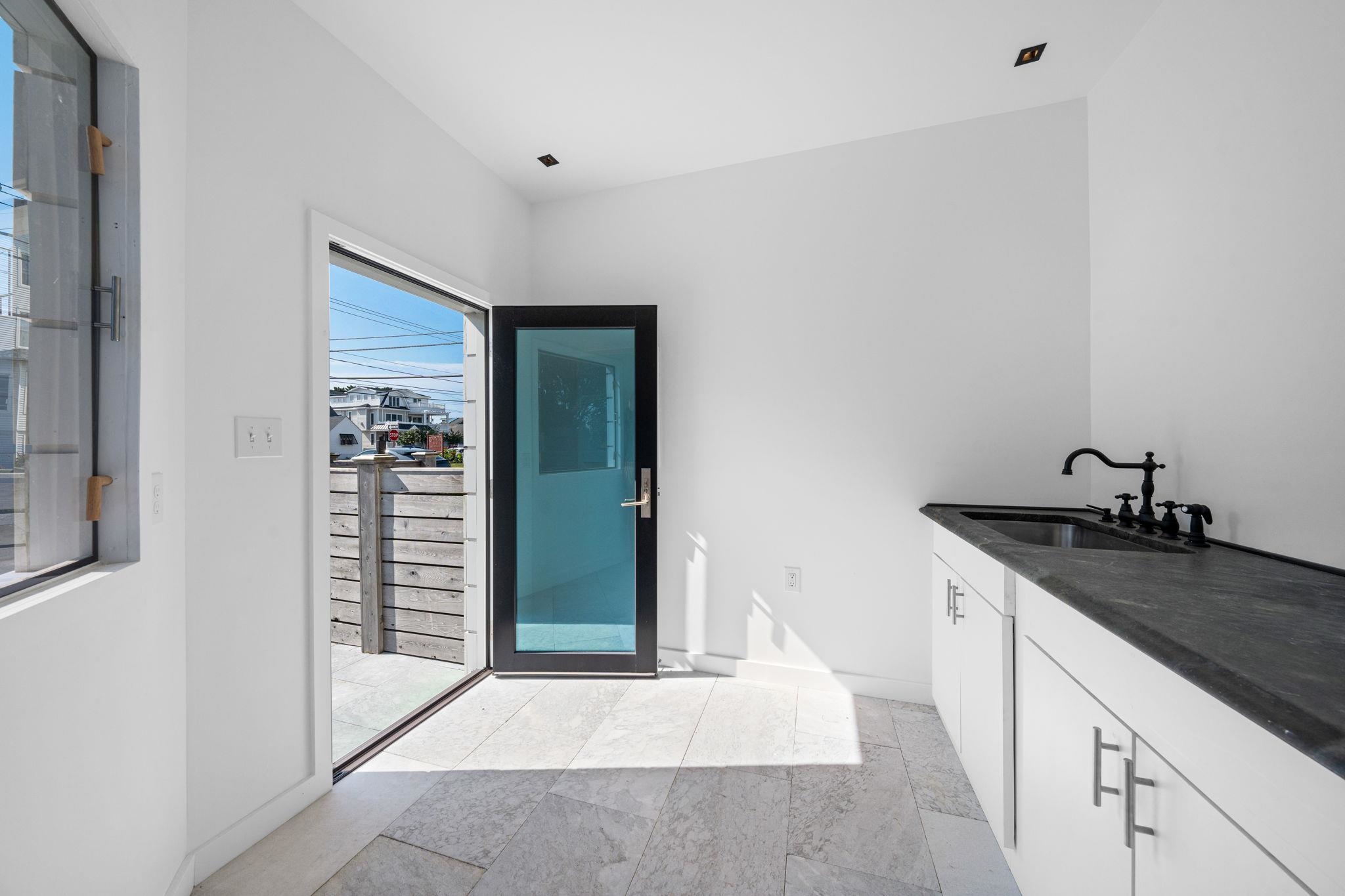 2988 1st Ave Avalon, NJ 08202